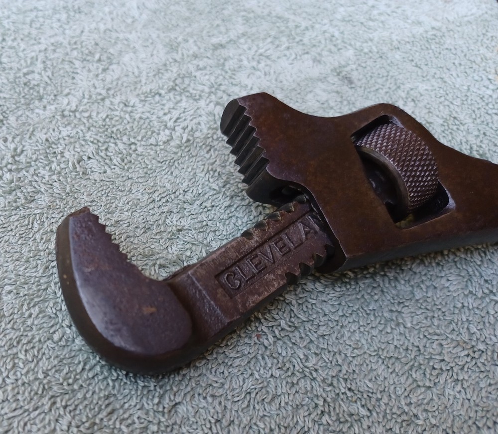 Lawson Mfg. 8" Obtuse Angle Adjustable Monkey Wrench