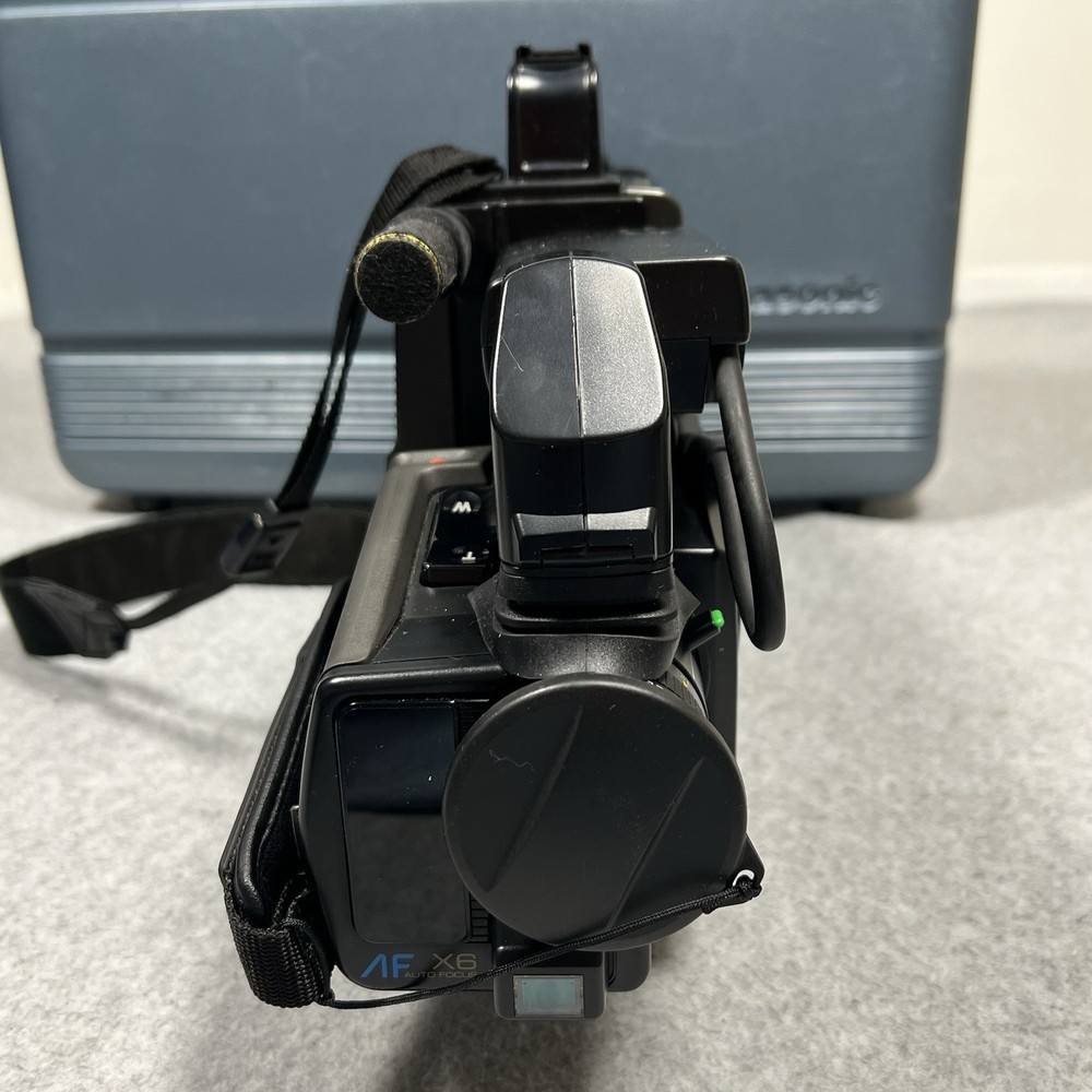 Panasonic OmniMovie VHS PV-320D Handheld Camcorder W/ Original Case Untested