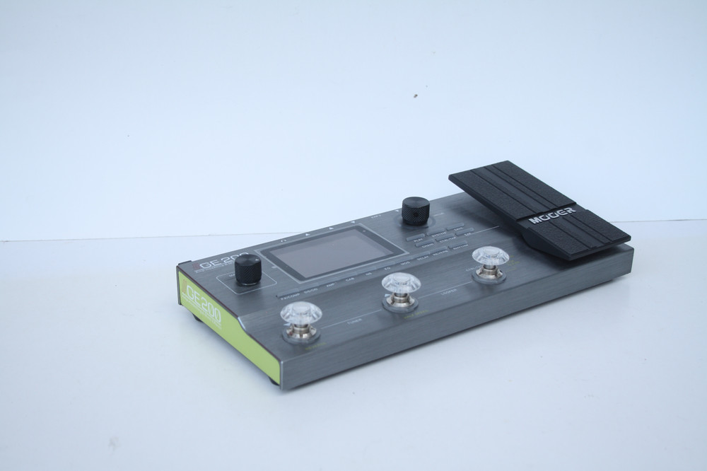Mooer GE200 Guitar Effects Processor and Amp Modeler with Looper