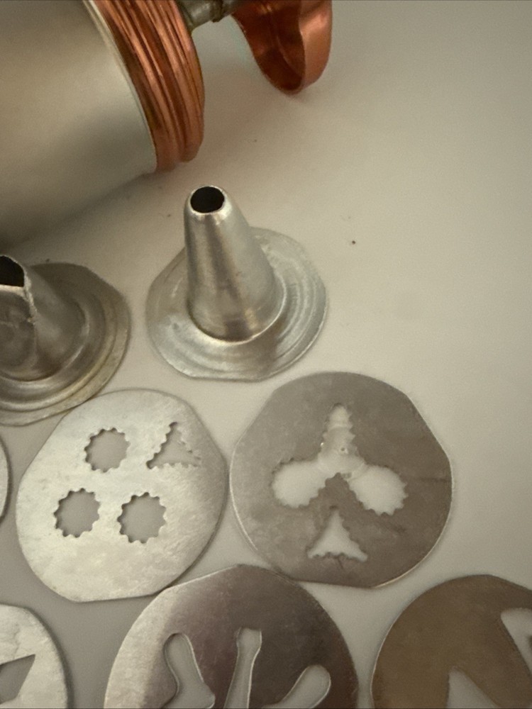 Mirro Cookie Press W/3 Tips & 12 Plates