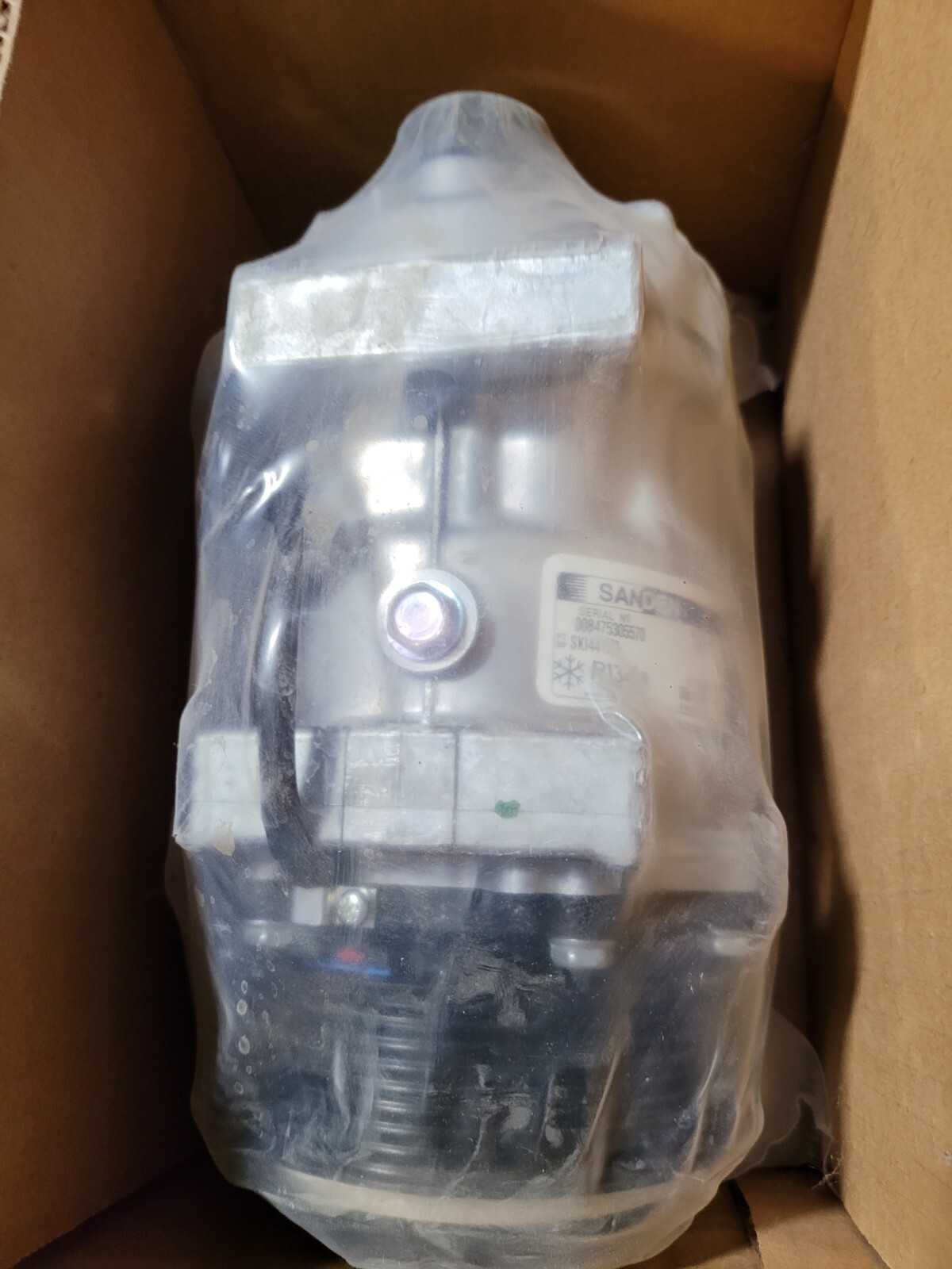 NEW Original Sanden Compressor 4075 4352 for Freightliner  SD7H15 SPRHD PV8 12V