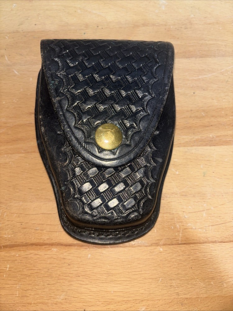 Vintage TEX SHOEMAKER LEATHER HANDCUFF CASE 204