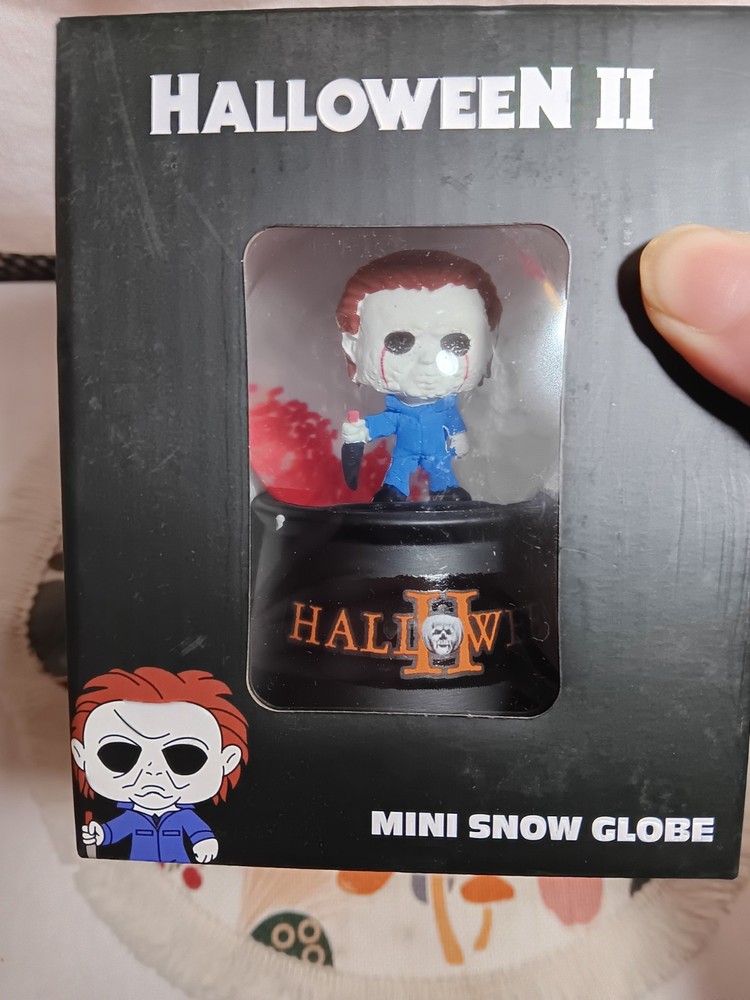🔥Halloween II Horror Mini Snow Globe BNWT🔥