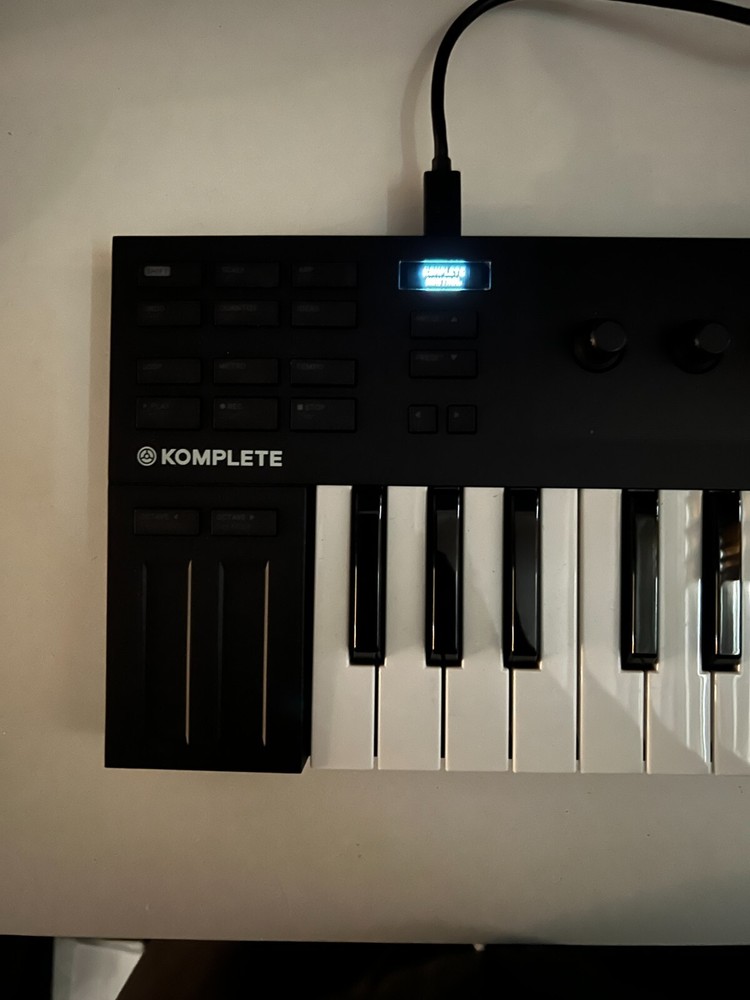 Native Instruments Komplete Kontrol M32 Controller Keyboard + Analog Cases Pulse