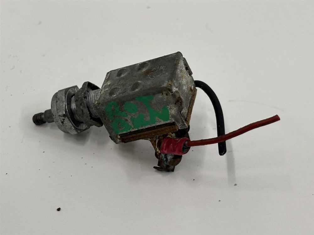 1960 Cessna 210 A 2 Prong Rotating Beacon Toggle Push Pull Switch 0713026-4