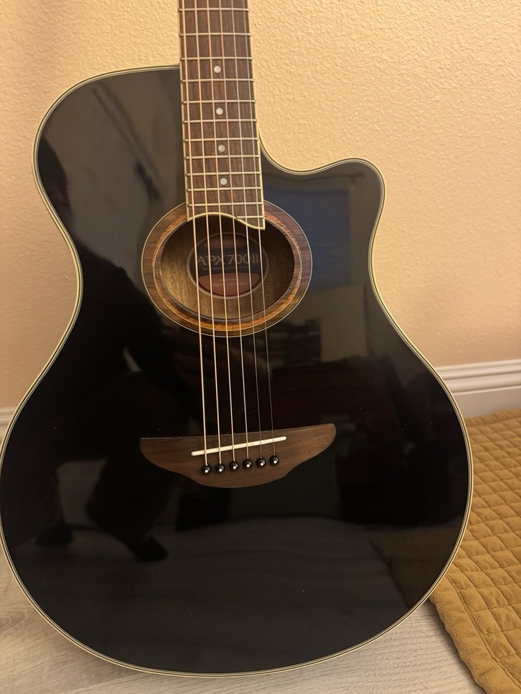 Yamaha APX700II - Black
