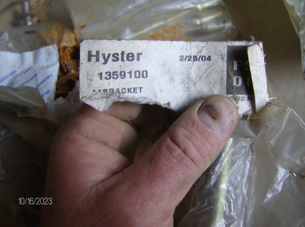HYSTER 1359100 BRACKET