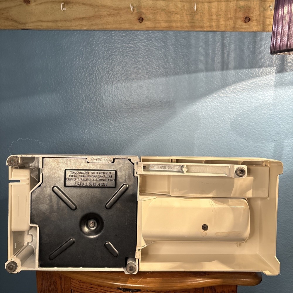 Tailor Professional 834 Sewing Machine AS IS just the machine