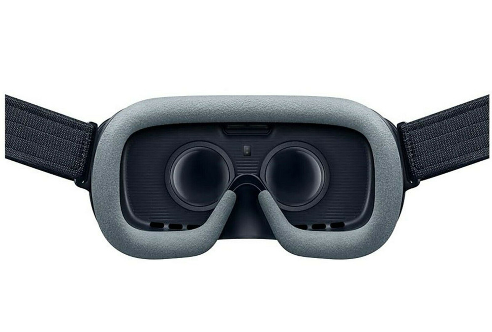 Samsung Gear VR Headset with Controller Powered by Oculus SM-R3250 Fedex Ship