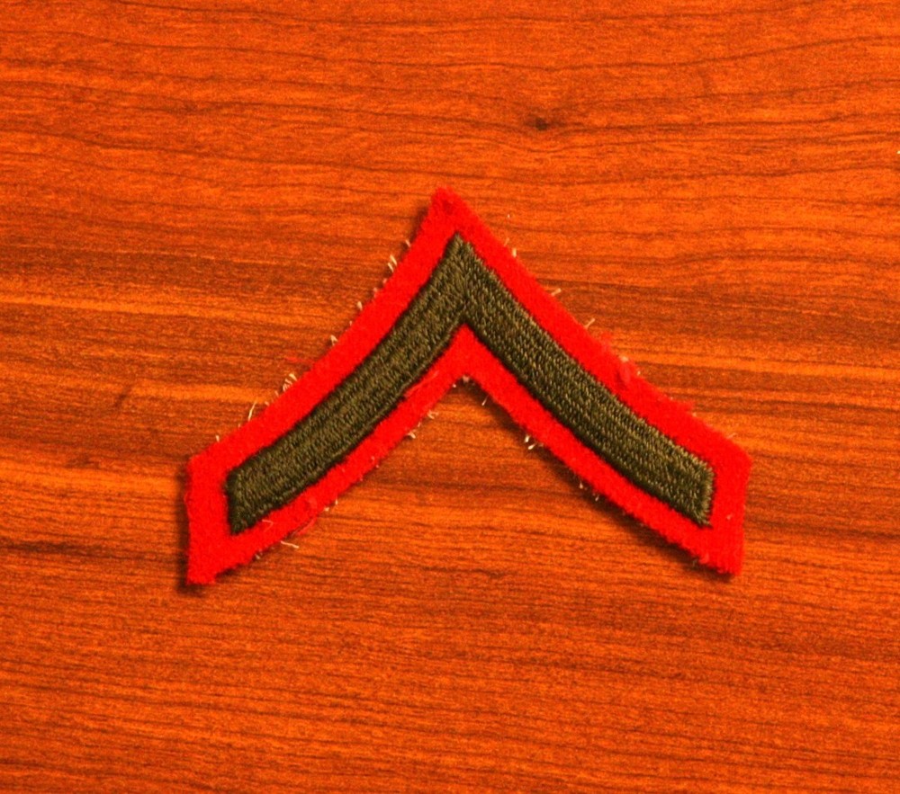 USMC PRIVATE FIRST CLASS CLASS A CHEVRON, SINGLE; OLD STYLE FEMALE SIZE