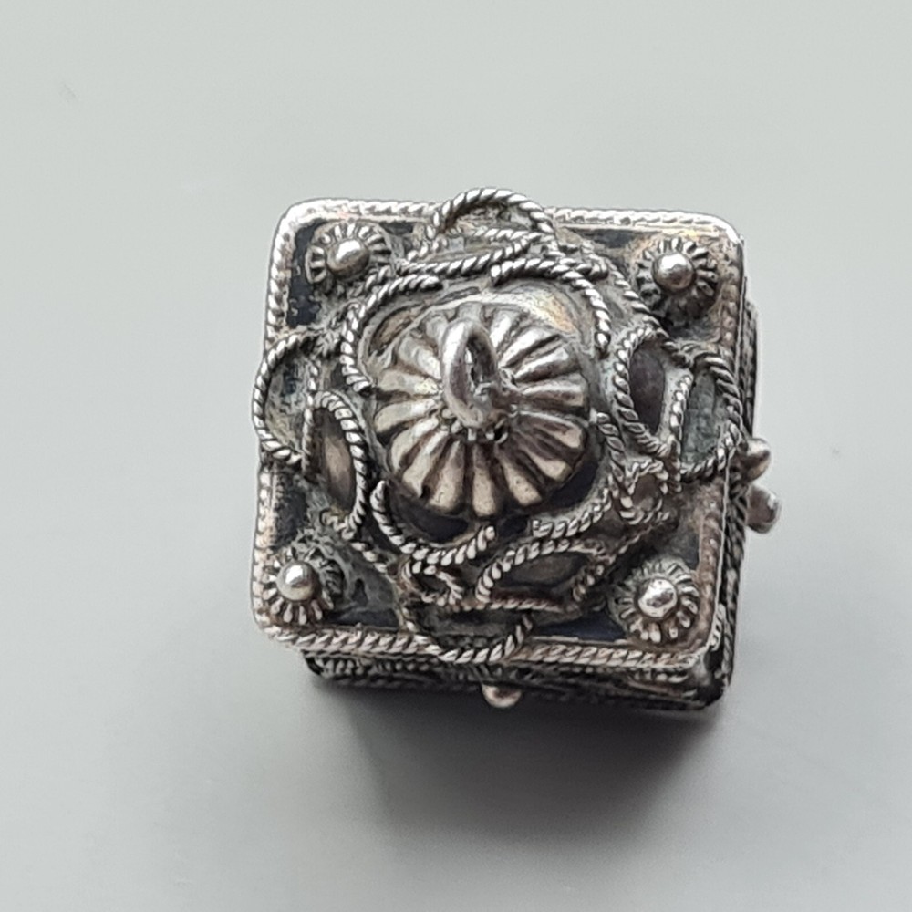 Antique Silver & Jade Sone Pill/Snuff box