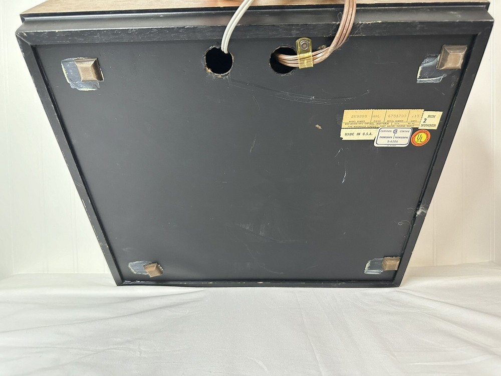 Magnavox 2K8888 Turntable | w/ lid | Untested | needs cleaning