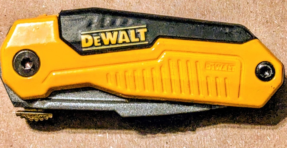 DEWALT DW10035L Push & Flip Lockback Utility Pocket Knife Used