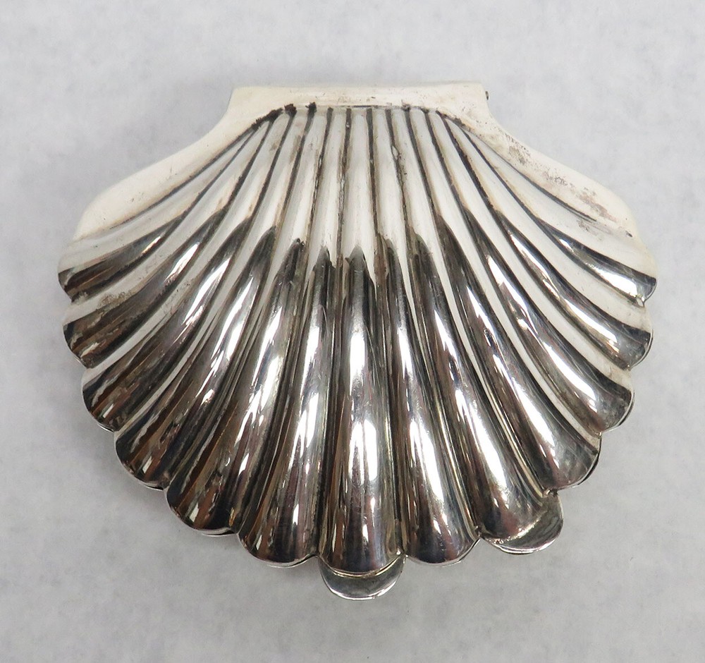 VINTAGE NAPIER STERLING SILVER SCALLOP SHELL BOX / COMPACT