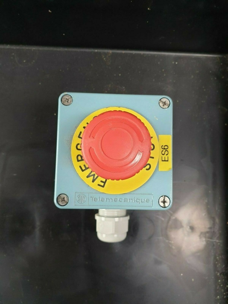 TELEMECANIQUE EMERGENCY STOP BUTTON W/ ENCLOSURE (IN29S1B4)