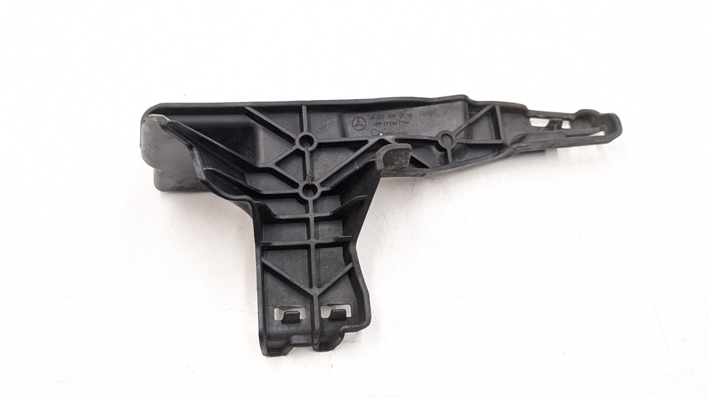 MERCEDES E CLASS C207 BUMPER MOUNT BRACKET FRONT LEFT SIDE A2078850716 2013