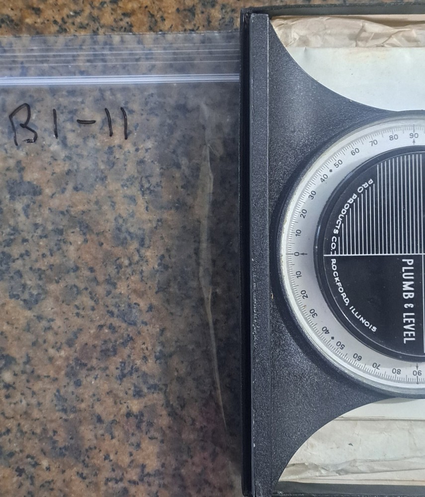 INCLINOMETER vintage protector