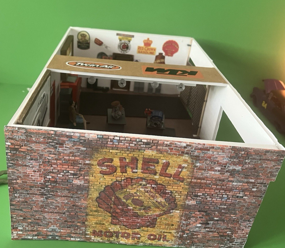 Built From Scratch - 1/24 Scale Diorama – “Earl’s Performance”