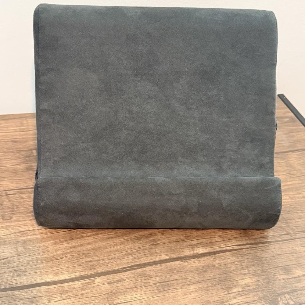 Pillow Pad Tablet Stand