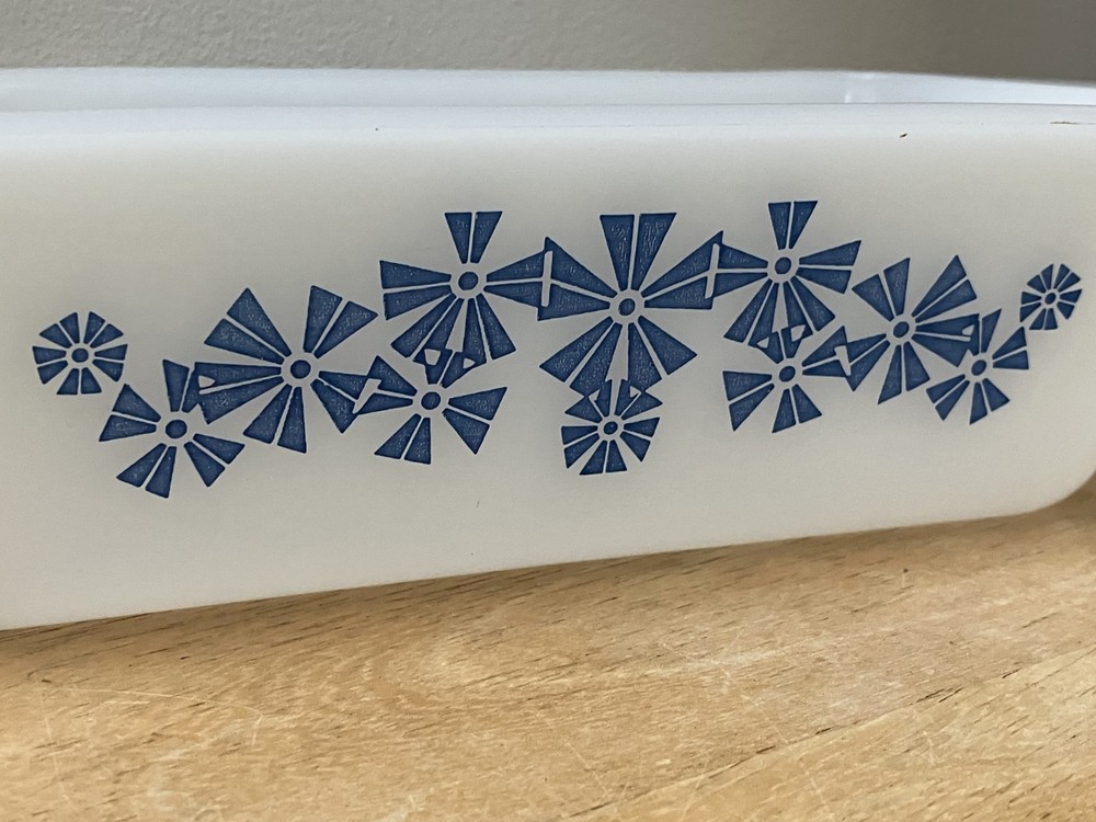Glasbake Blue White Snowflake Pinwheel Loaf Pan