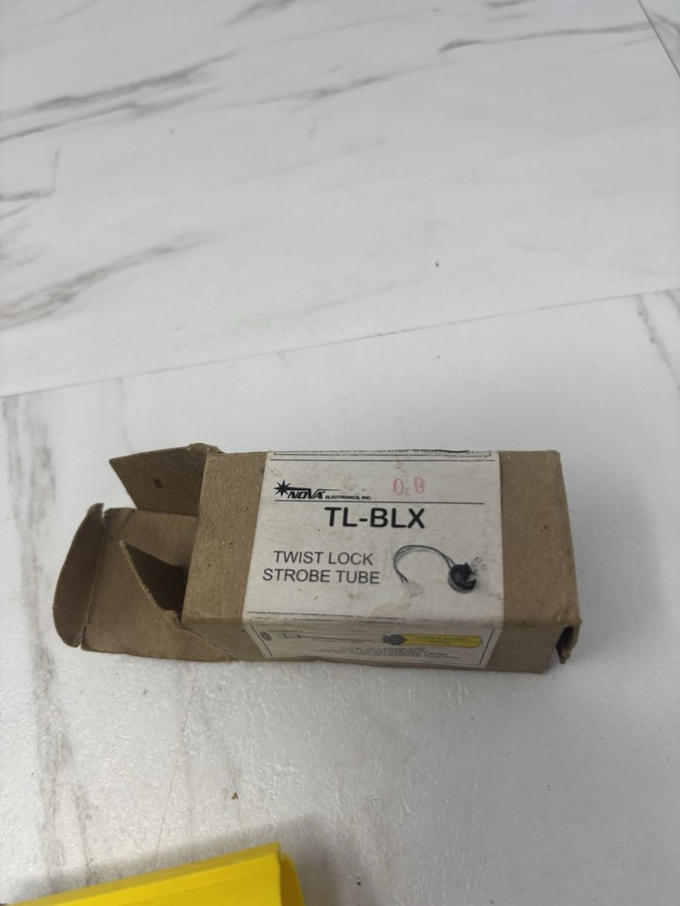 NOS TL-BLX TWIST LOCK STROBE LAMP