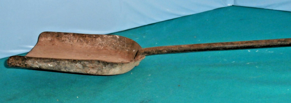 ASHES - IRON SHOVEL - WITH A LONG LOOP HANDLE - AGE RUSTED