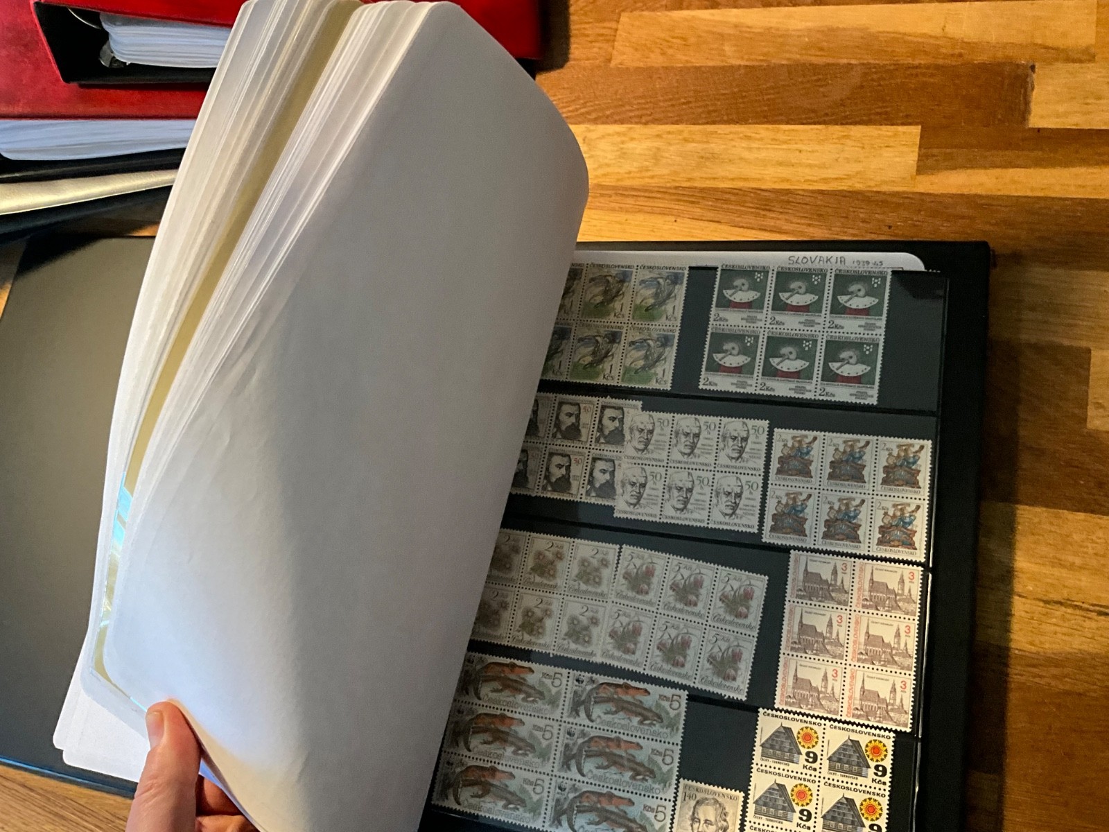 worlds stamps vintage large lot 6.1 kg 5 albums leaves cards vintage to modern