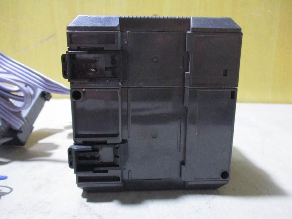 KEYENCE KV-B16TA Output Unit KV-700 PLC System USED