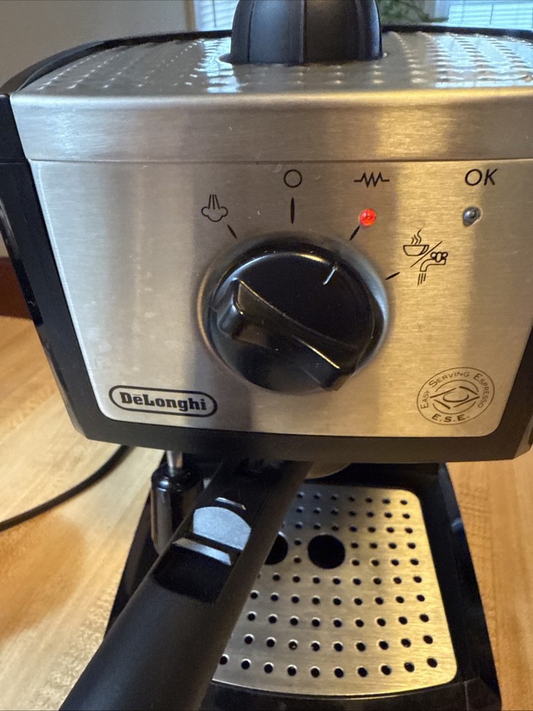 DeLonghi EC155 Espresso Machine - Black + Box + Manual+ Milk Pitcher