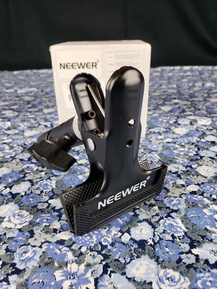 NEEWER Studio Reflector Clamp 9880 for Light Stand Fully Adjustable GREAT VALUE!