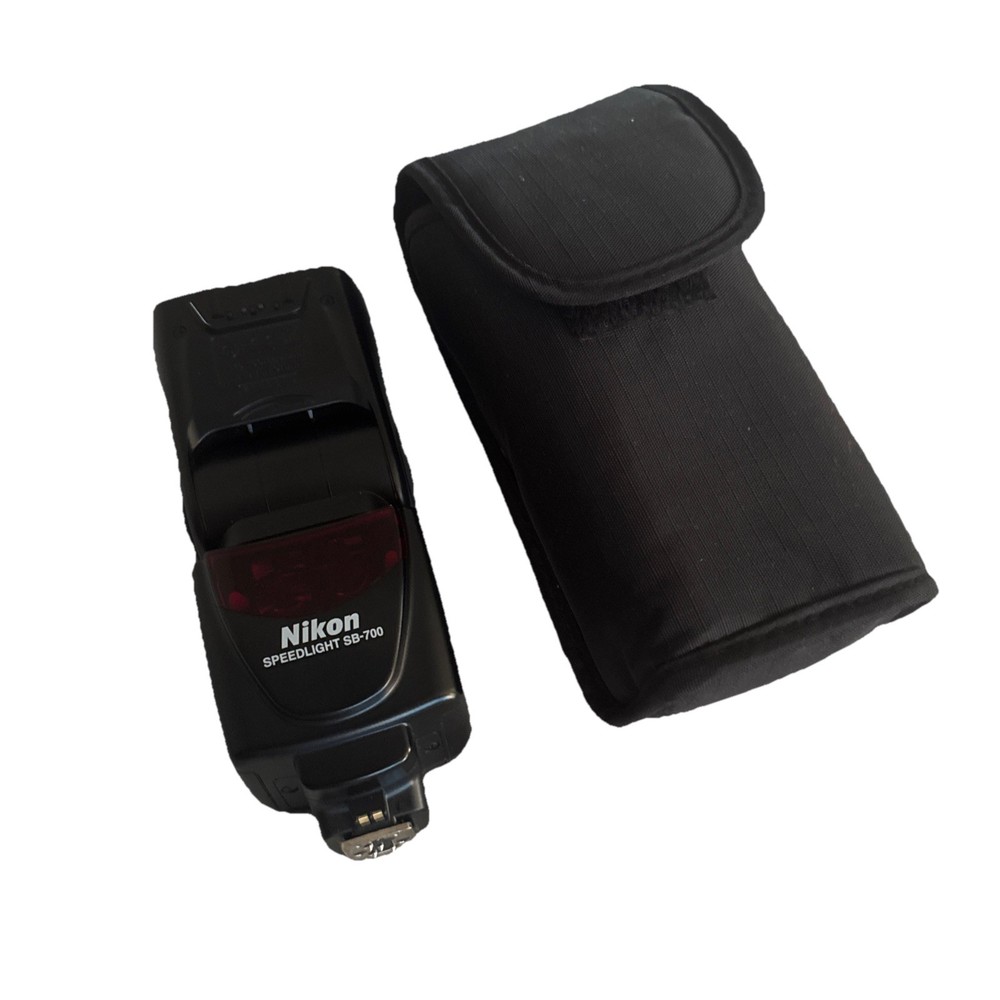 Nikon Speedlight SB-700 with case