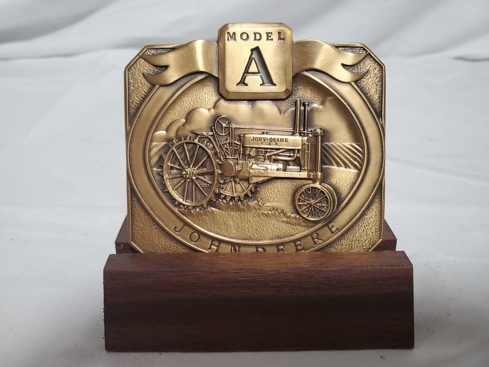 JOHN DEERE 1990 MODEL "A" TRACTOR CALENDAR MEDALLION