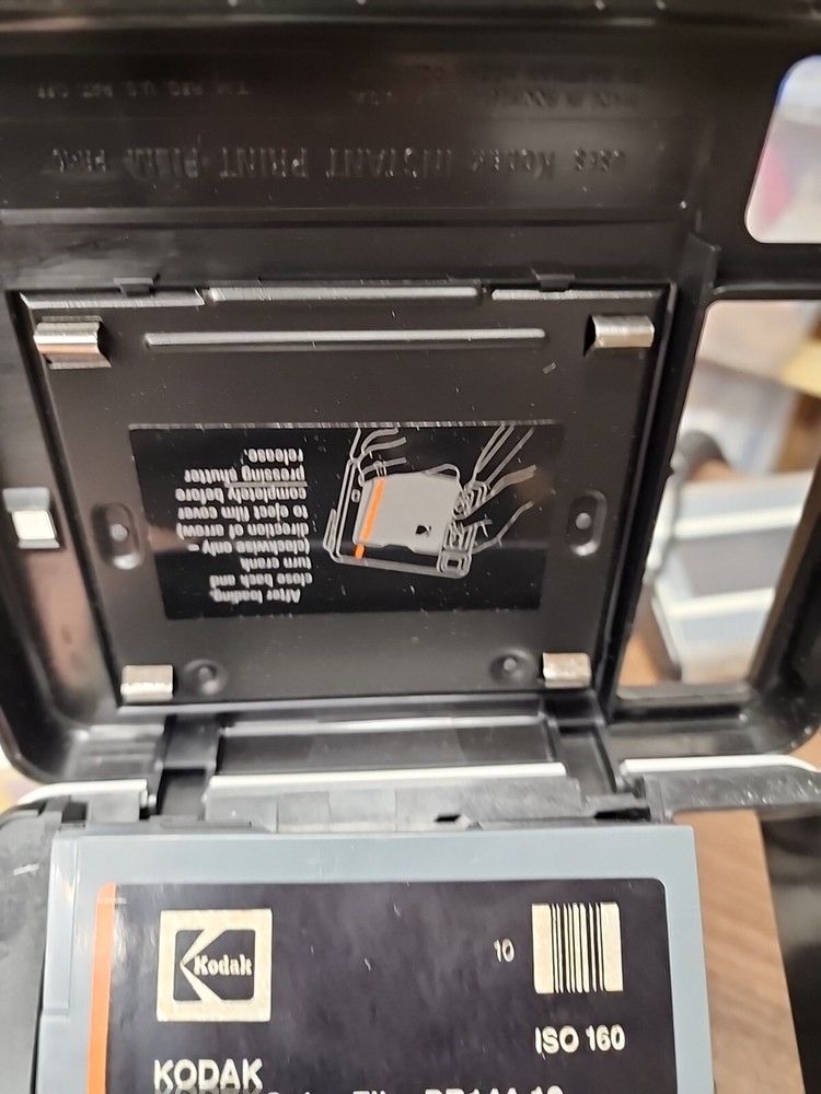Vintage Kodak " The Handle " Instant Camera NEEDS BATTERY Package DAMAGE