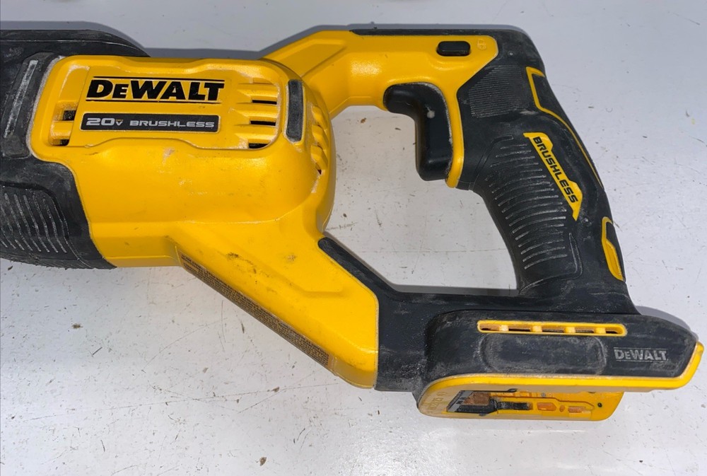Dewalt DCS382 Variable Speed Reciprocating Saw