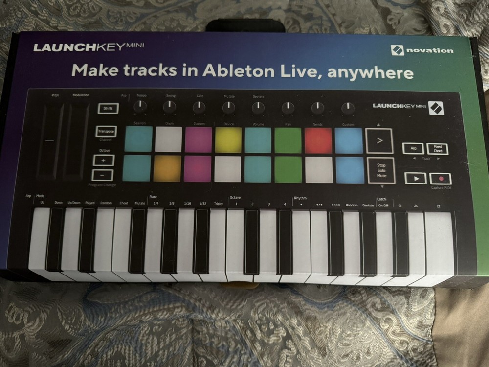 Novation Launchkey Mini Mk3 25 Mini-key Midi Keyboard Controller