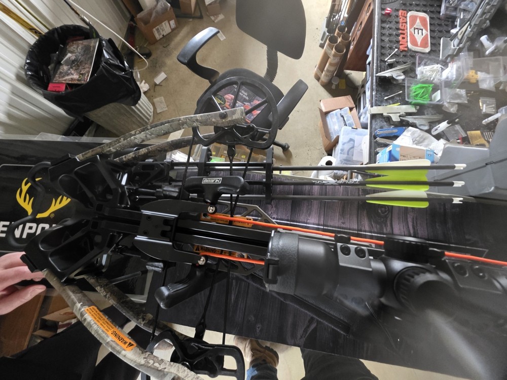 Bear x Constrictor Pro Crossbow Kit Grey/True Timber Strata