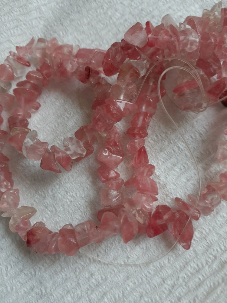 Stone Chips Cherry Quartz, medium chips average 8mm 34-inch strand,