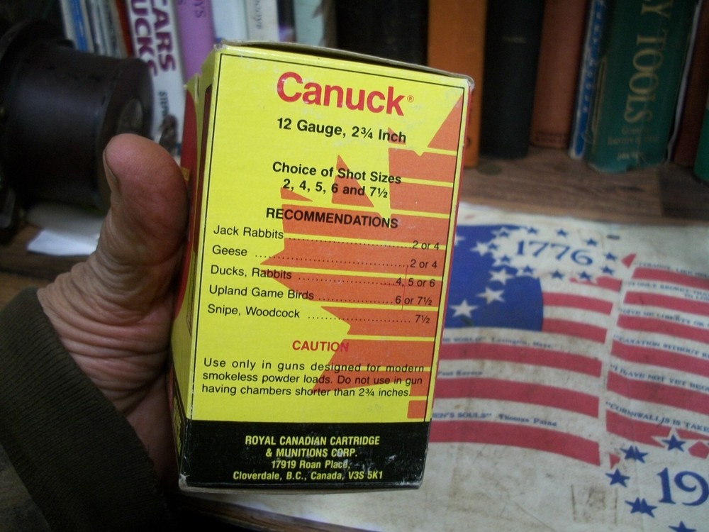 CANUCK IMPERIAL SHOTGUN SHELL BOX TARGET LOAD 12 GAUGE EMPTY BOX PLASTIC SHELL