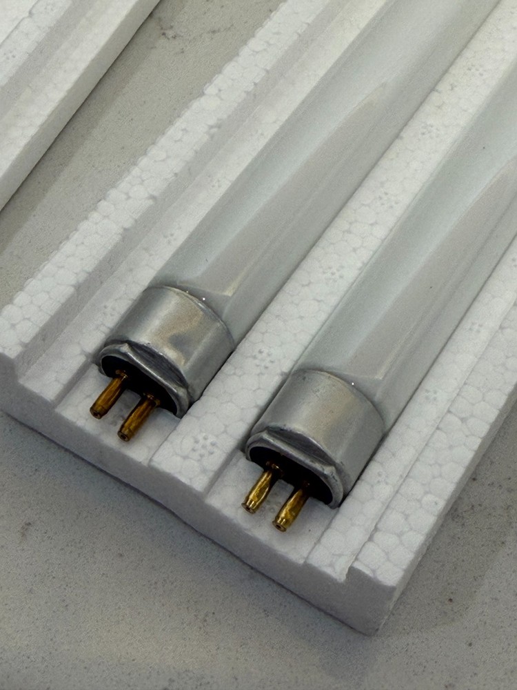 Dynatrap UV Replacement Bulbs 32050 Ultraviolet Insect Trap Light 2 Set NEW