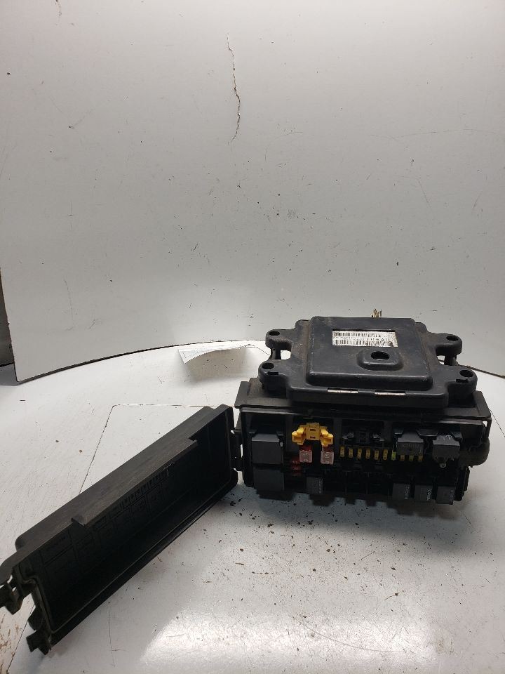 Engine ECM Power Supply Includes Fuse Box Junction Box Fits 2007 COMMANDER OEM