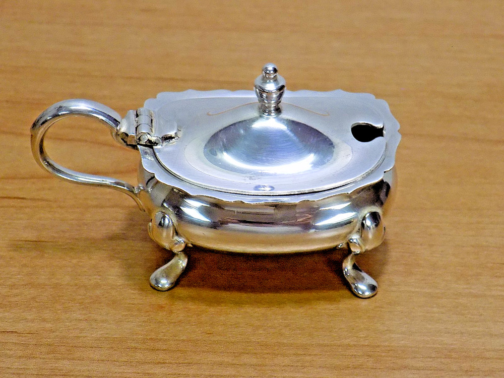William Suckling Regis Plate N220 E.P.N.S. Silver Plated 4-Toed Lidded Condiment