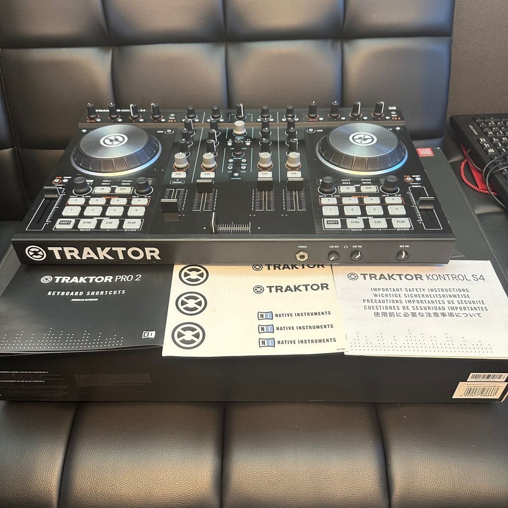 Native Instruments Traktor Kontrol S4 DJ Controller Working [Very good]