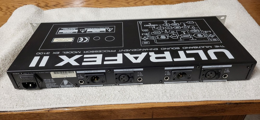 Behringer Ultrafex II EX3100 multiband sound enhancement processor excellent