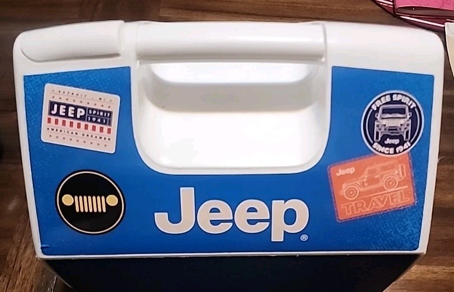 Igloo Playmate Elite Ice Chest Cooler, Jeep Retro Theme