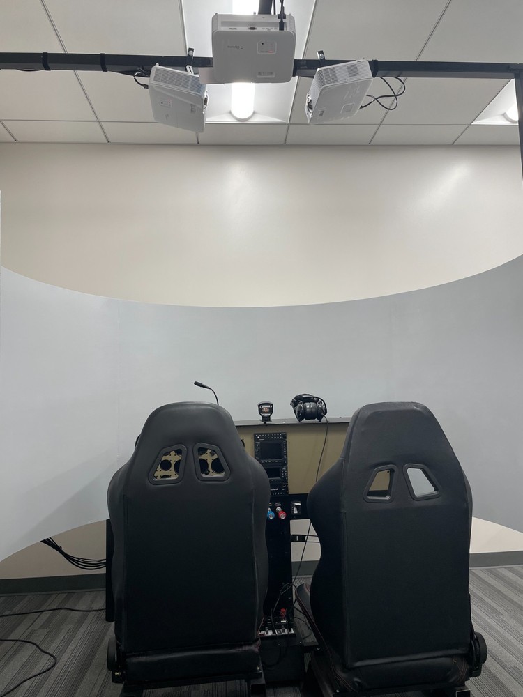 Cessna 172 Full-Size Immersive Flight Simulator – Professional Grade
