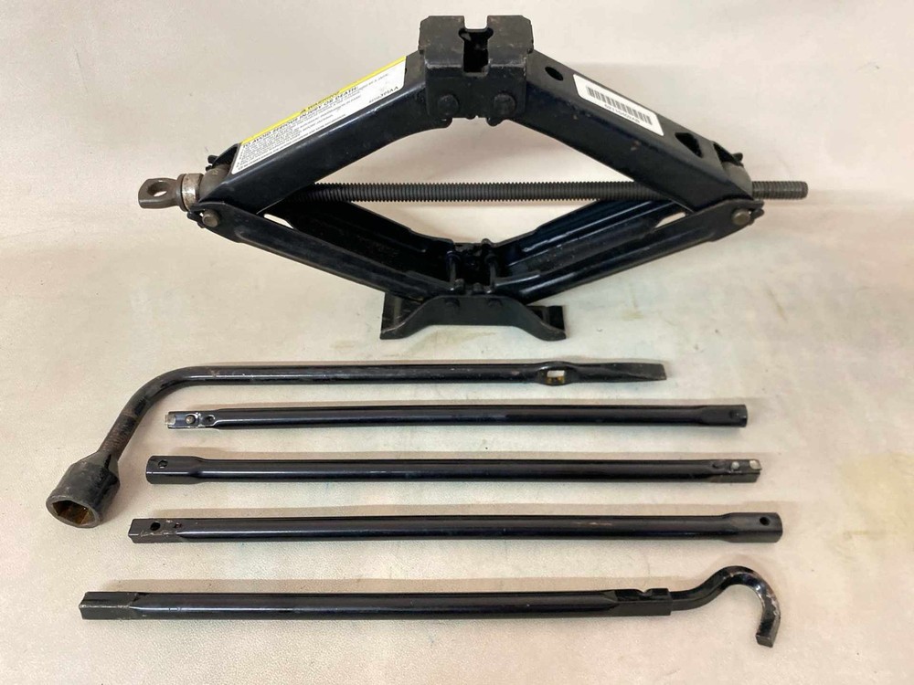 2005 Dodge Ram 1500 Jack Assembly with Tools OEM 52110402AB