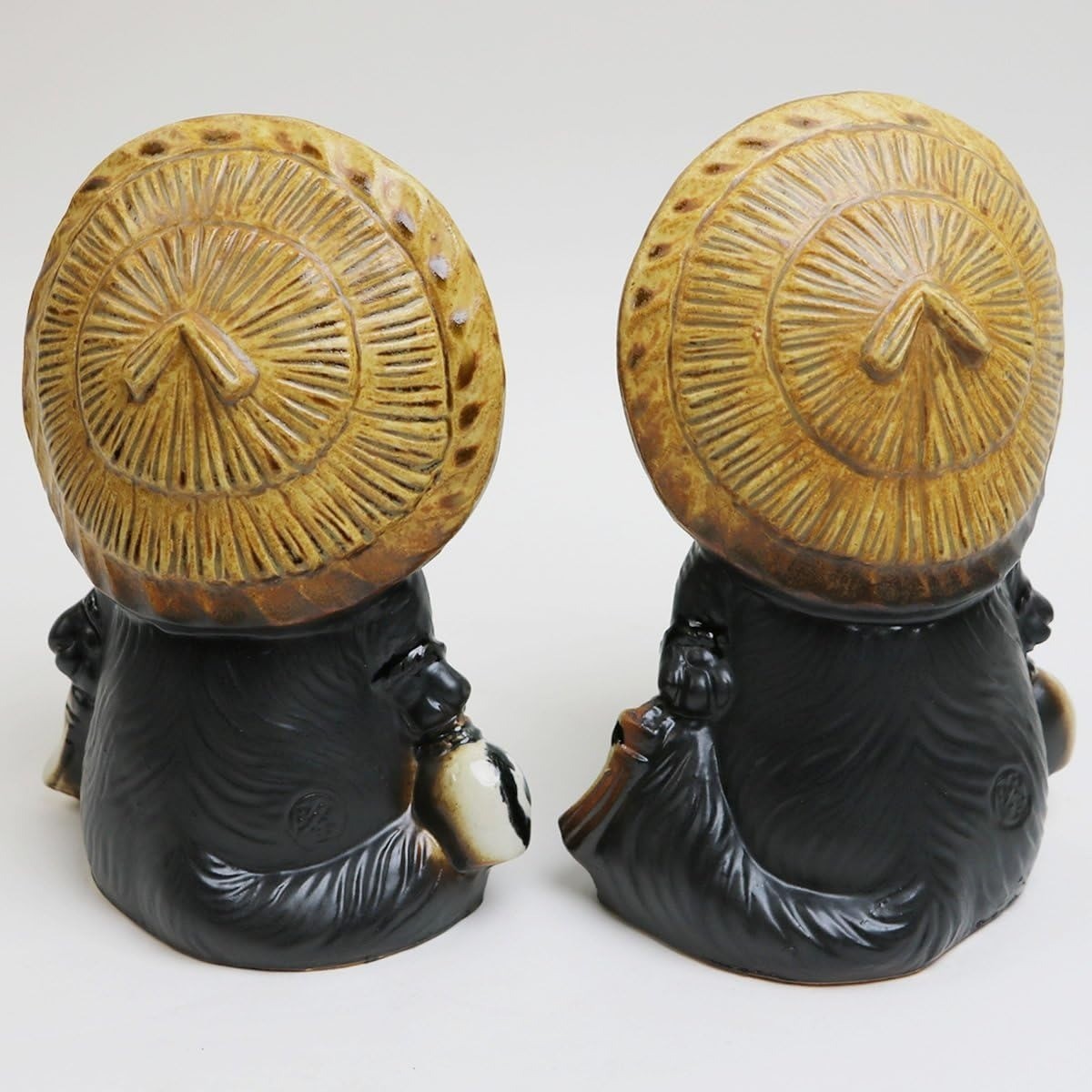Shigaraki Ware Kiss Tanuki Pair Raccoon Dog Love Couple Pottery Ware Lucky Charm