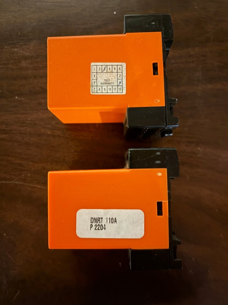 Syrelec Crouzet DNRT110A Liquid Level Controller SPDT Includes 2!!
