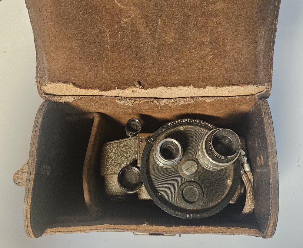 Vintage Revere Eight Model 99 Camera With Case