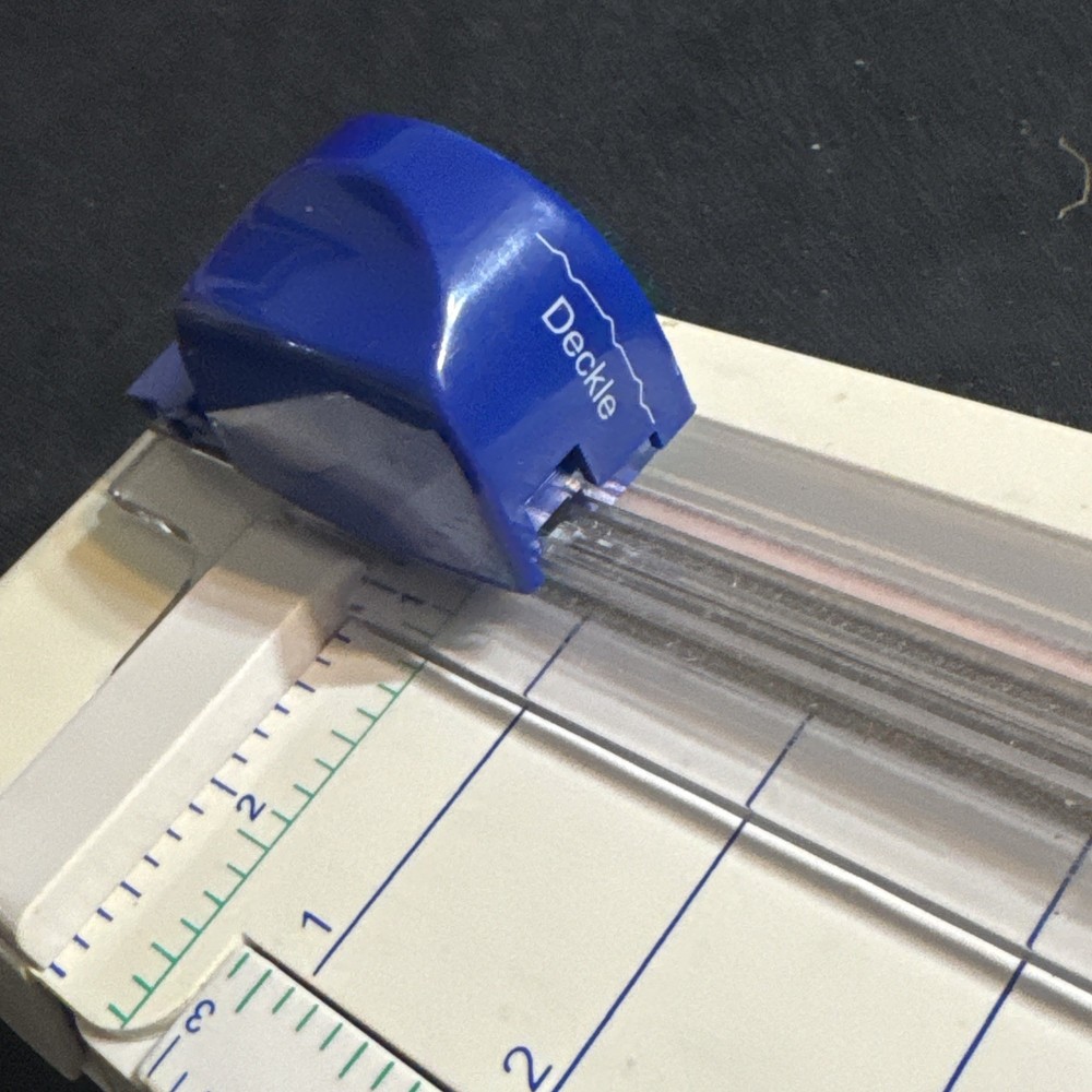 Deckle Kraft PAPER CUTTER With Built-In Light